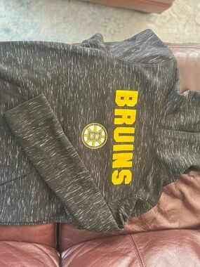 NHL Bruins Gray Heather Pullover Hoodie with Yellow Logo